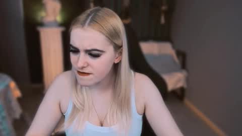 stef_nicks online show from February 28, 9:24 am