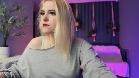 stef_nicks online show from March 13, 9:01 am