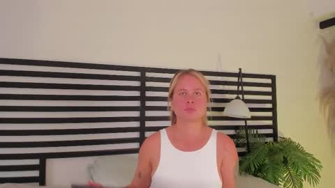 Stefanny   online show from February 17, 3:55 pm