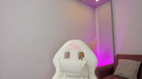 Stefany Bratz online show from April 22, 12:01 pm