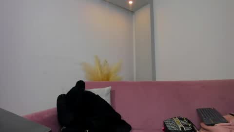 Stefany Bratz online show from April 9, 4:38 am