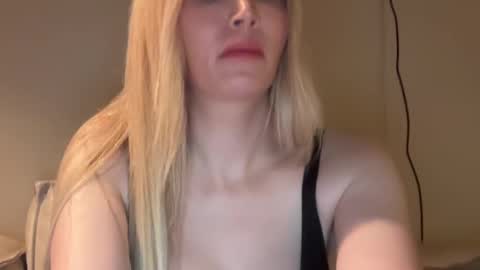 Stella Bella online show from October 1, 3:05 am