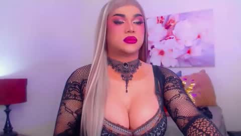 CALL ME STELLA online show from October 26, 10:05 am