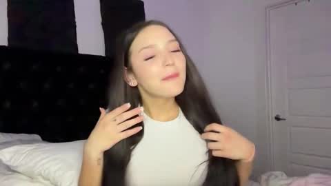 Stella Kay online show from December 3, 2:23 am