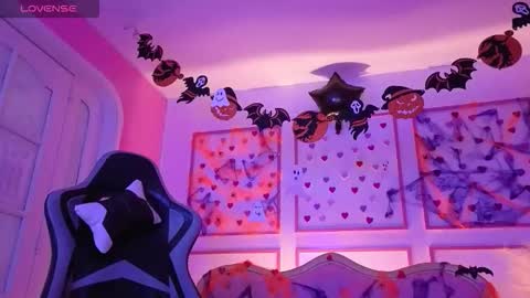 Stephania online show from October 28, 1:23 pm