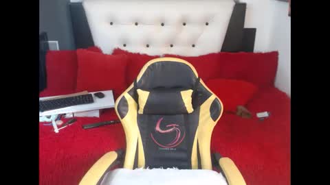 stephanieparadis online show from February 10, 4:32 pm