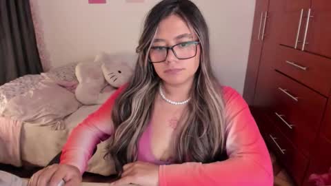 Stephanie  online show from December 3, 1:26 am