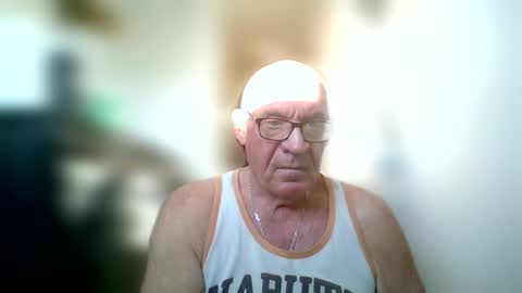 Snapshot of stevejons47 chatting on October 23, 12:28 pm stevejons47 online show from October 23, 12:28 pm