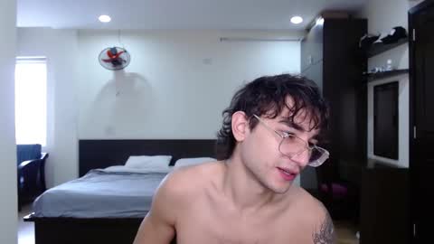 Snapshot of steveoceanbeanhuge chatting on January 14, 4:15 am Alex online show from January 14, 4:15 am