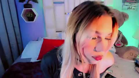 Steisee Reyes online show from May 31, 9:52 am