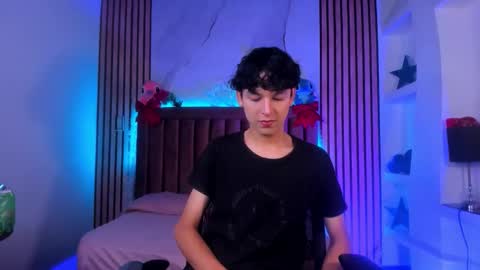 Sthepano  online show from December 17, 8:15 pm