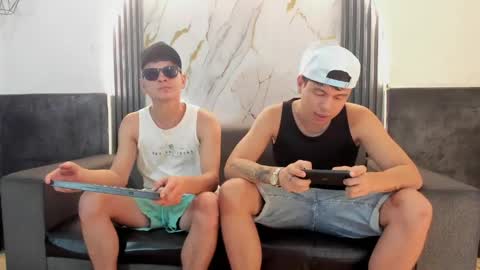 friends online show from April 13, 9:46 am