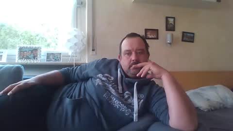 stoned1983 online show from April 21, 7:04 am