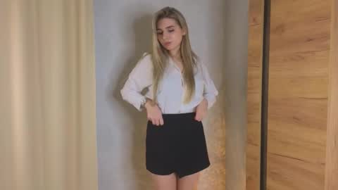 Luna online show from November 18, 5:05 pm