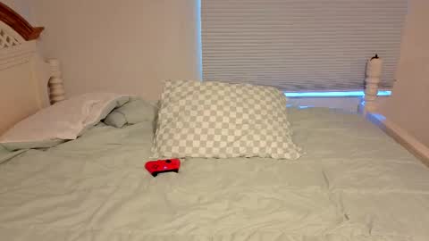 str8whiteboy21 online show from November 25, 7:45 pm