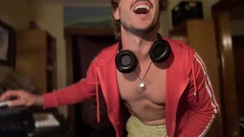 Cowboy Zuhly online show from October 3, 3:04 am