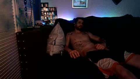 straitpipermann22 online show from April 8, 11:13 am