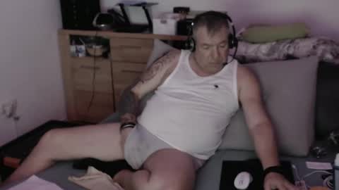 Stranger online show from November 17, 10:23 pm