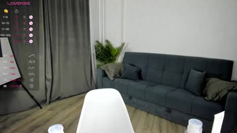 Laura online show from December 18, 4:52 am