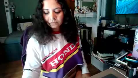 strawberrymilk online show from June 26, 7:47 am