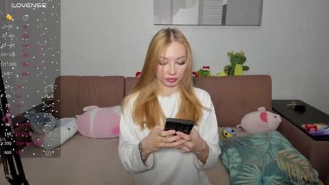 Snapshot of streis_mua chatting on February 3, 4:57 am Streis  open pvt online show from February 3, 4:57 am