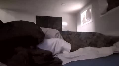 Cumallcumnow online show from April 1, 7:22 pm