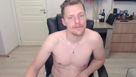 strong_guy_xxx online show from September 25, 7:15 am