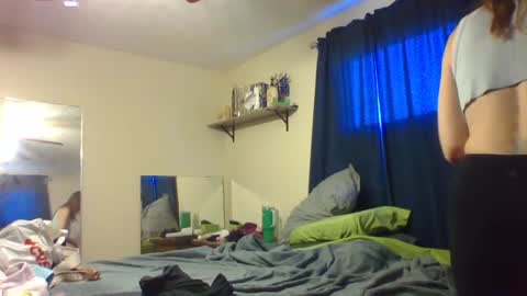 sub4you69brat online show from December 22, 4:03 pm