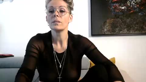 sucrette5629 online show from April 12, 7:56 am