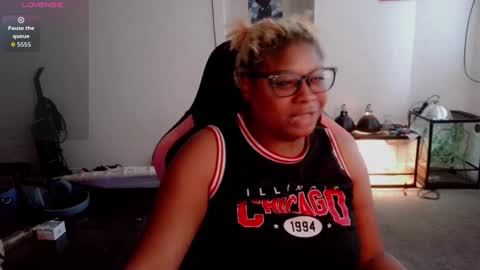 lexi love online show from October 6, 4:25 pm