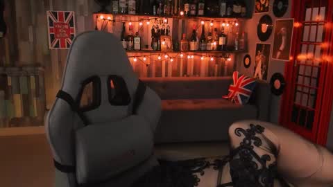 Vivien online show from February 23, 1:10 pm