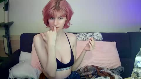 Ophelia online show from February 6, 2:15 pm