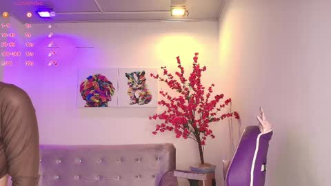 summer_miller online show from April 9, 11:38 am