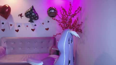 summer_miller online show from February 25, 11:25 am