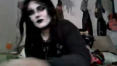 sundaygoth online show from June 16, 6:45 pm
