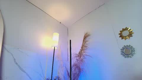 Aillyn Perez online show from December 13, 7:53 pm