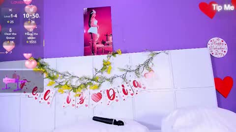 Snapshot of sunnypage chatting on February 12, 9:01 pm      online show from February 12, 9:01 pm