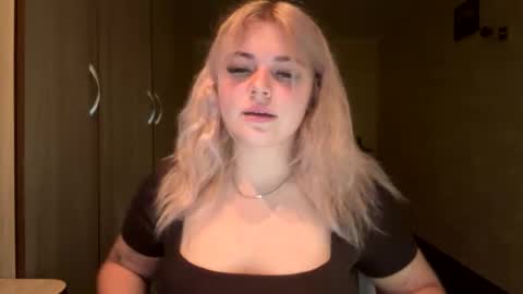 sunshinyflash online show from November 19, 5:12 pm