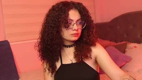 Snapshot of susan_bluee chatting on December 11, 12:55 pm Susan online show from December 11, 12:55 pm