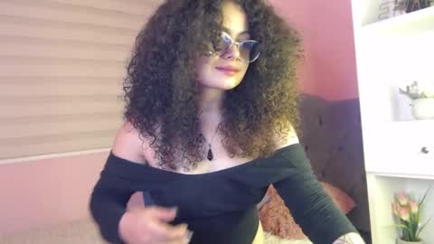 Snapshot of susan_bluee chatting on February 5, 6:45 am Susan online show from February 5, 6:45 am