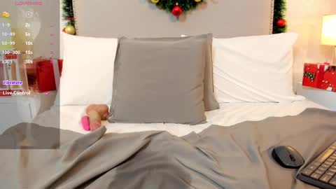 susanthomass online show from December 19, 8:15 pm