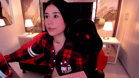 susanvilla online show from November 26, 7:43 pm