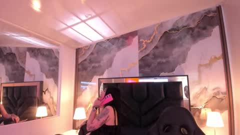 susanvilla online show from March 4, 8:28 pm