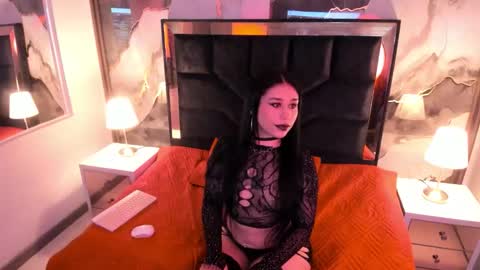 susanvilla online show from November 20, 8:28 pm