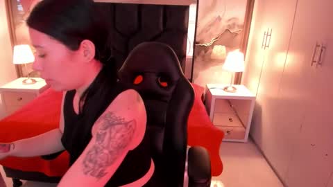 susanvilla online show from January 6, 7:40 pm