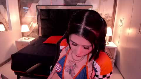 susanvilla online show from January 7, 7:52 pm