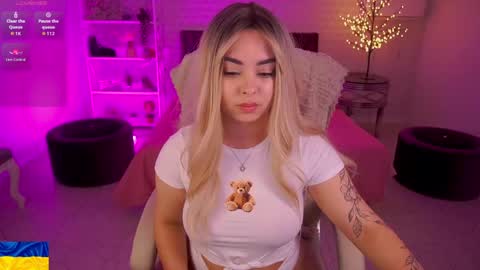 Susie online show from April 15, 9:59 pm