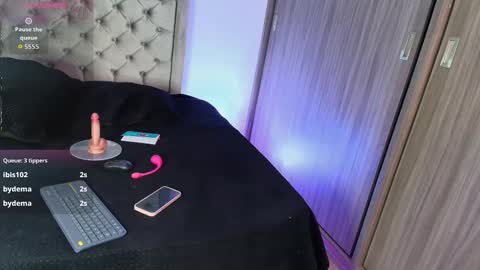 Andrea online show from February 10, 8:56 pm