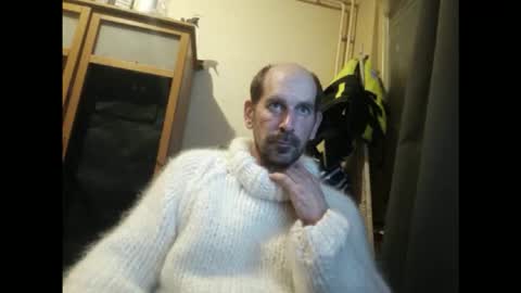 sweaterboy666 online show from February 4, 11:52 pm