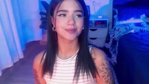 sweeetkittyy22 online show from October 13, 6:48 am